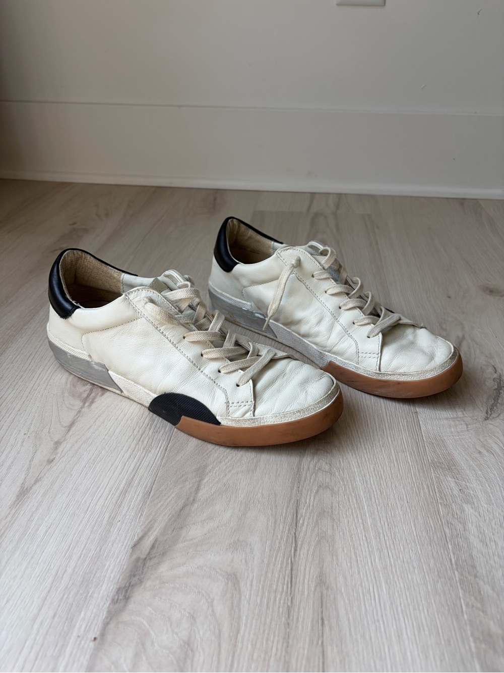Dolce Vita Cream Leather Low-Top Sneakers size 9